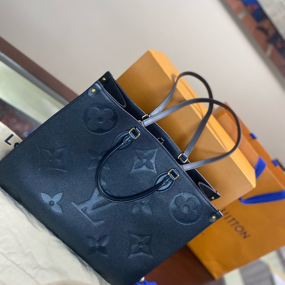 BRAND NEW - Black Louis Vuitton - On the go Gm